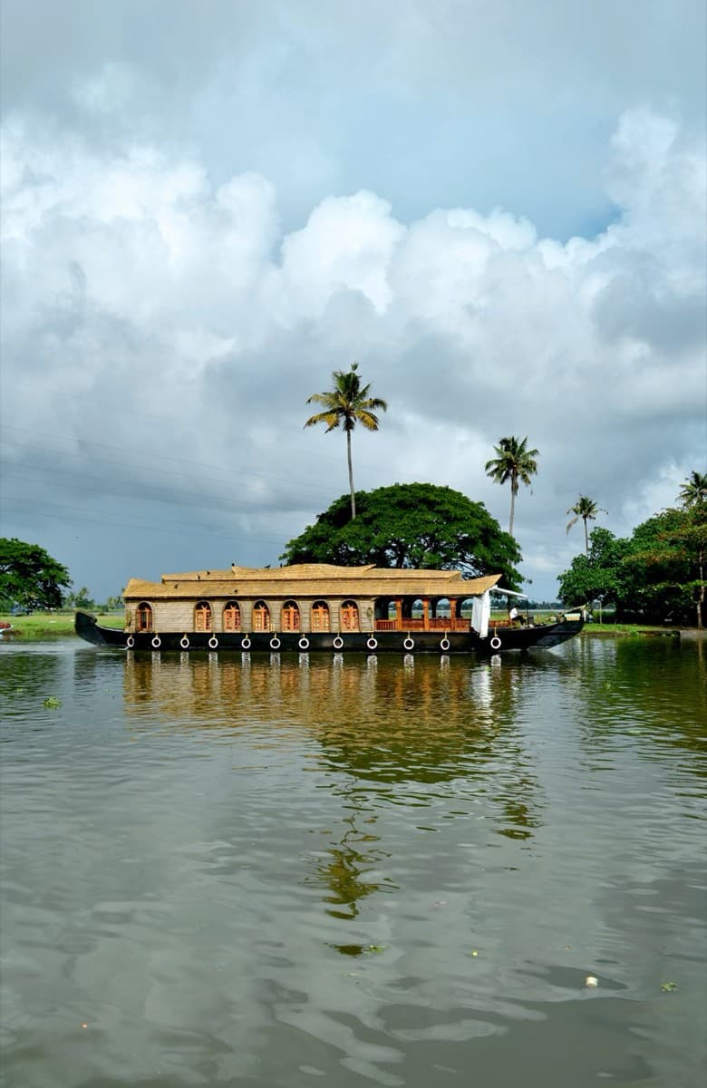 Luxury Kettuvallam Houseboat